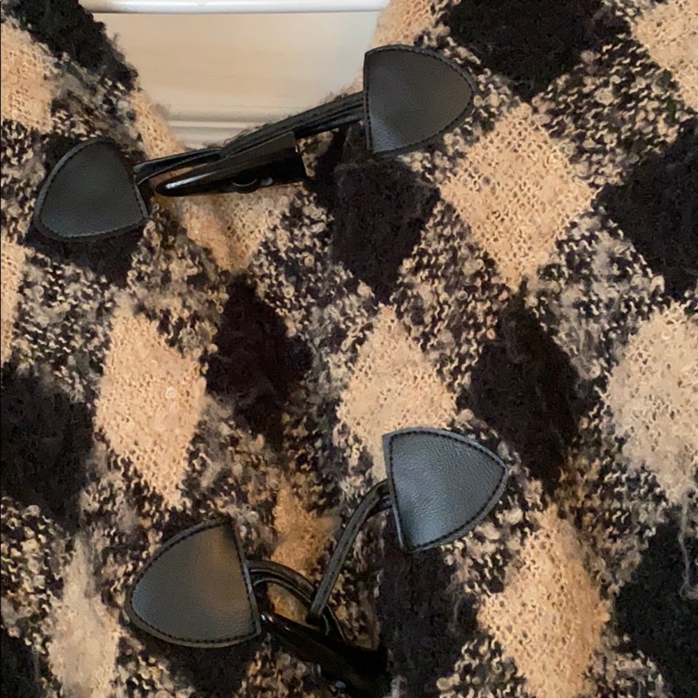 Patterned Button Shawl - image 2